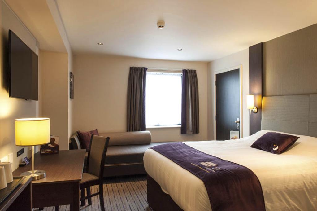 Premier Inn Dundee North Экстерьер фото