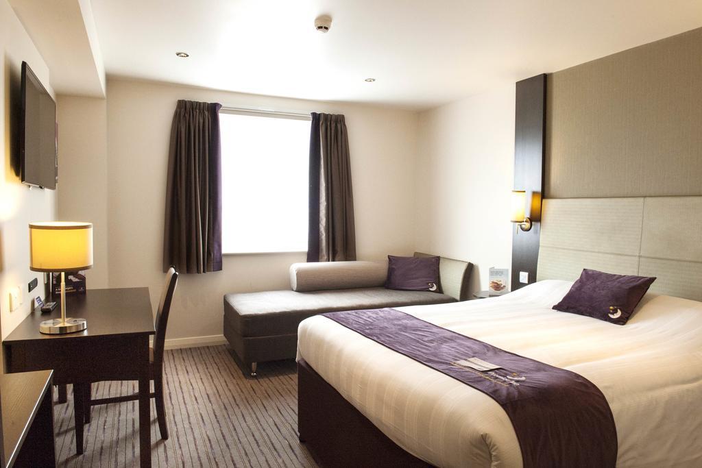 Premier Inn Dundee North Экстерьер фото