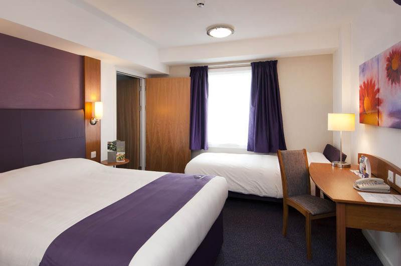 Premier Inn Dundee North Экстерьер фото