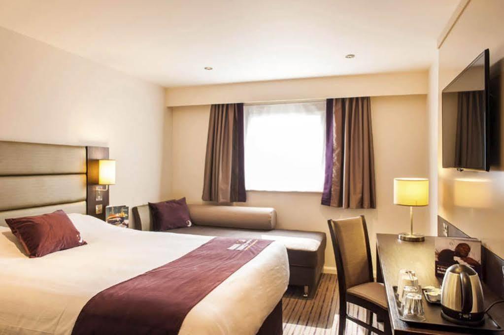 Premier Inn Dundee North Экстерьер фото